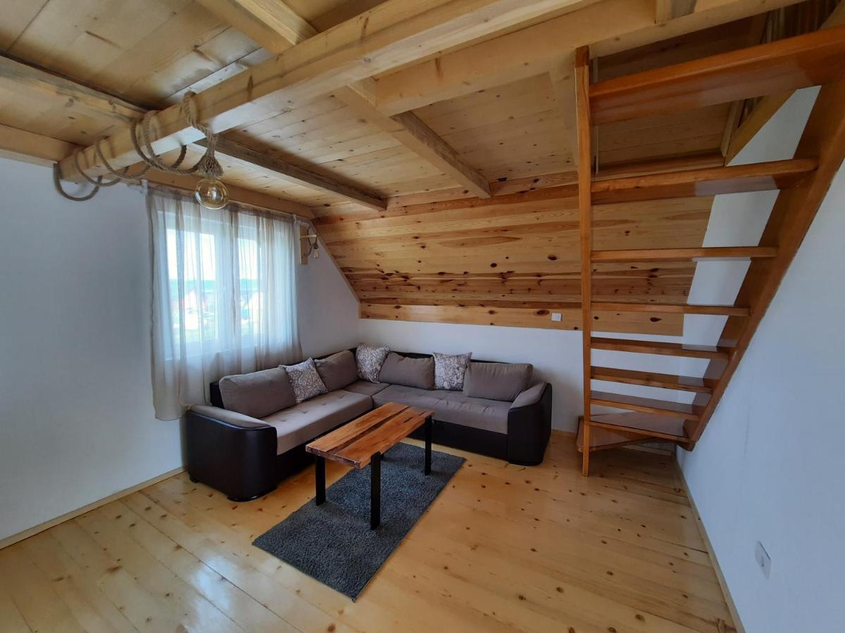 Vila Aleksandar Zabljak  Luaran gambar