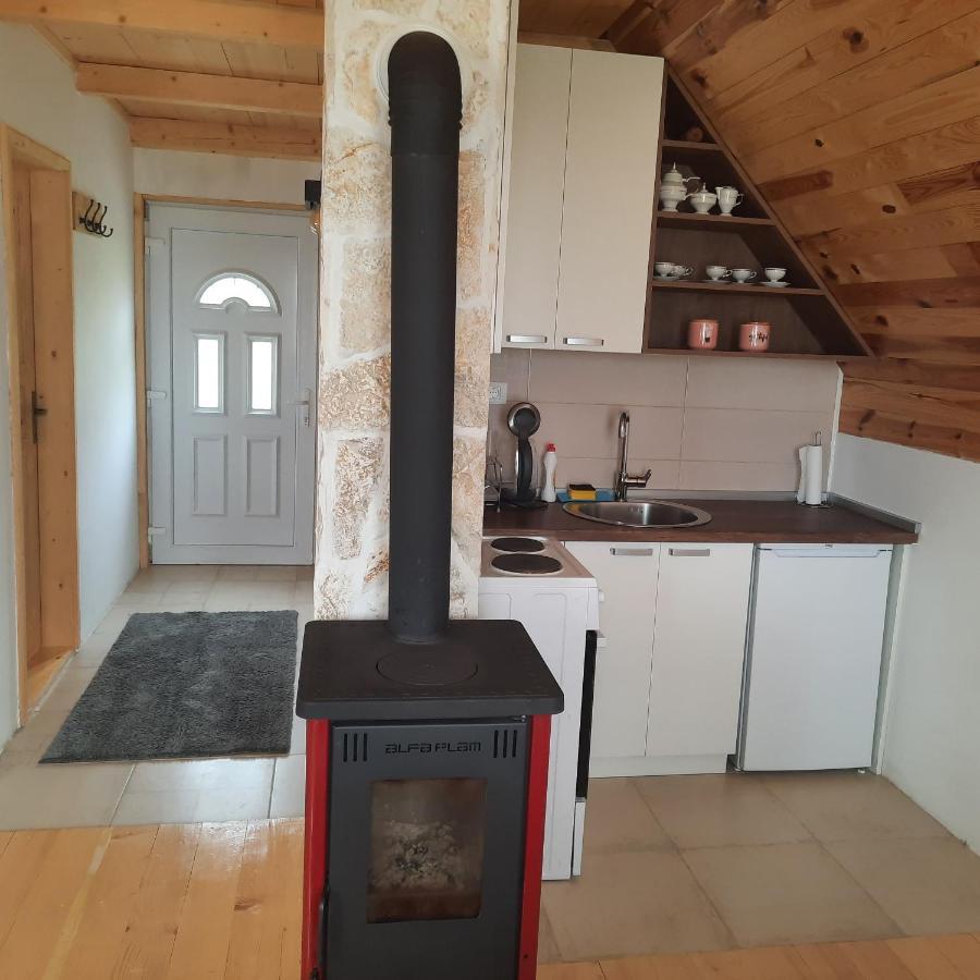 Vila Aleksandar Zabljak  Luaran gambar
